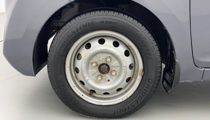 2017 Hyundai Eon ERA +, Petrol, Manual, 66,667 km, Left Front Wheel