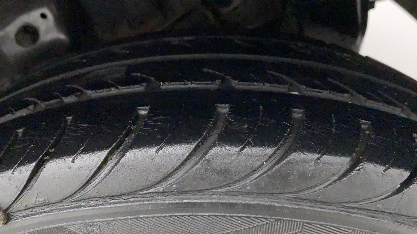 2017 Hyundai Eon ERA +, Petrol, Manual, 66,667 km, Left Rear Tyre Tread