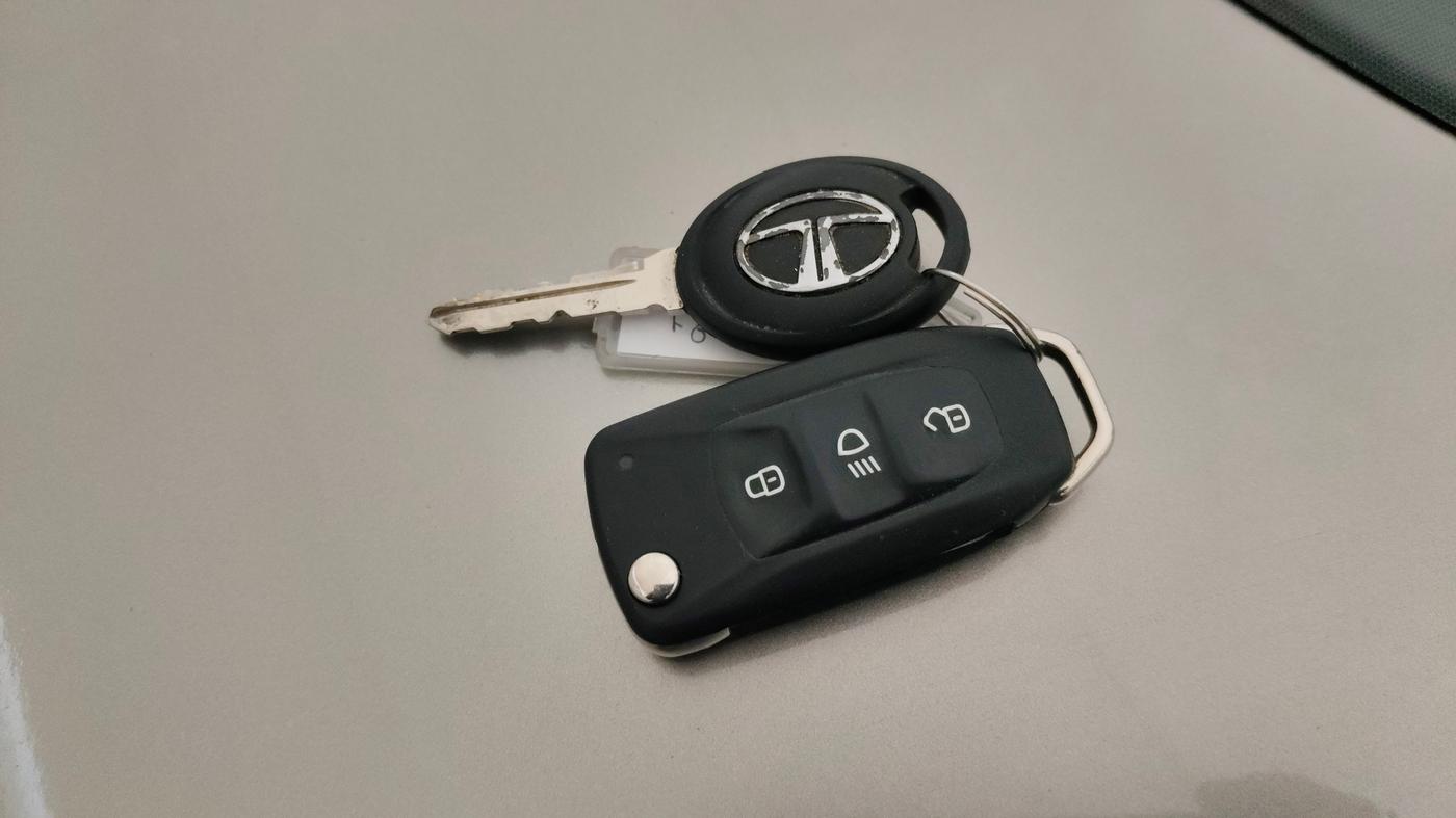 2018 Tata TIGOR XZ PLUS PETROL, Petrol, Manual, 39,777 km, Key Close Up