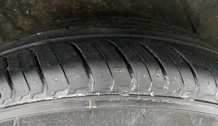 2013 Hyundai Verna FLUIDIC 1.6 SX VTVT OPT, Petrol, Manual, 49,389 km, Right Rear Tyre Tread