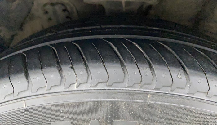 2013 Hyundai Verna FLUIDIC 1.6 SX VTVT OPT, Petrol, Manual, 49,389 km, Left Front Tyre Tread