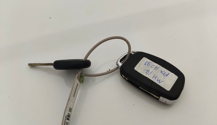 2022 Hyundai VENUE S+ 1.2, Petrol, Manual, 38,396 km, Key Close Up