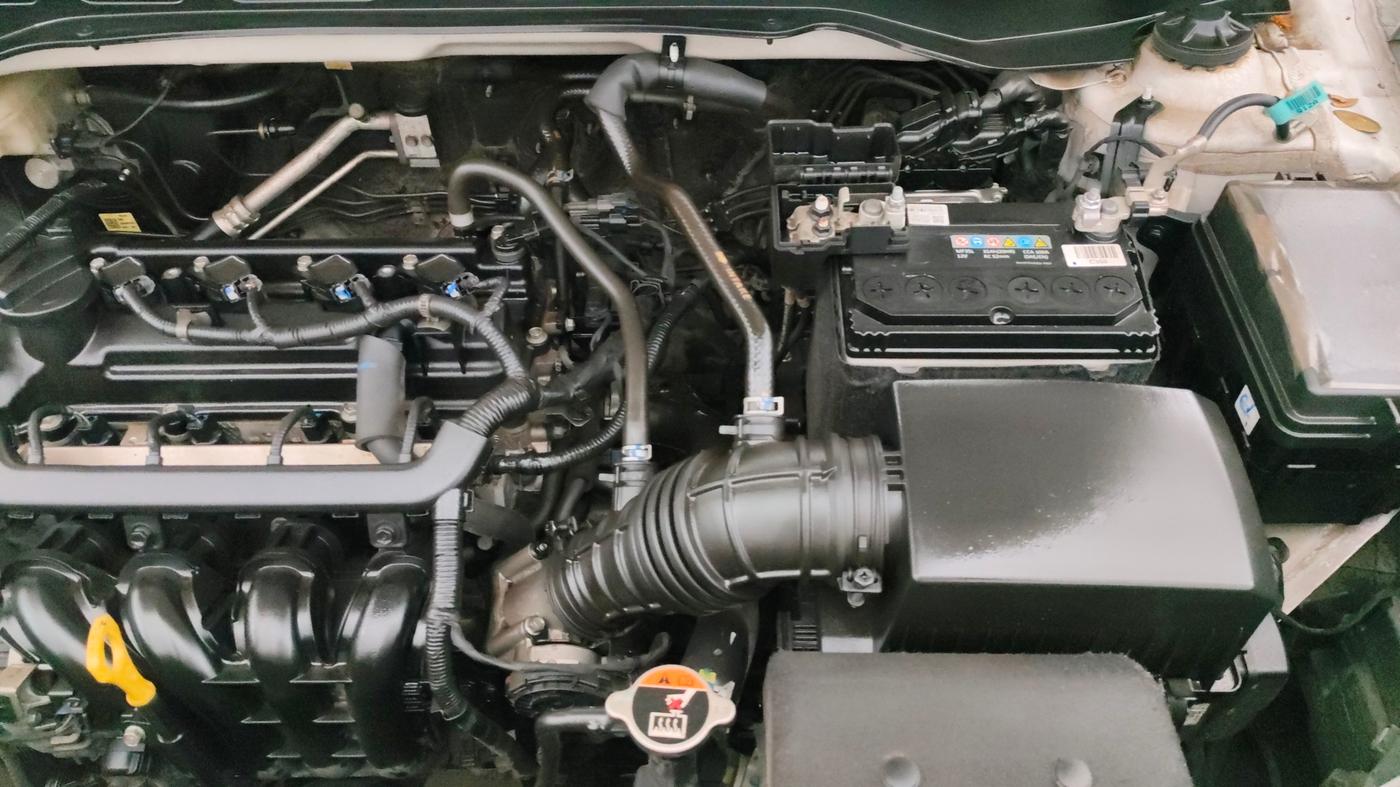 2022 Hyundai VENUE S+ 1.2, Petrol, Manual, 38,396 km, Engine View - Left