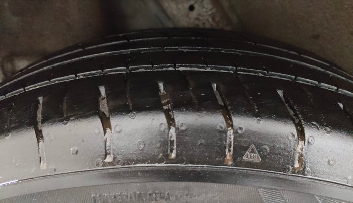 2022 Hyundai VENUE S+ 1.2, Petrol, Manual, 38,396 km, Right Rear Tyre Tread