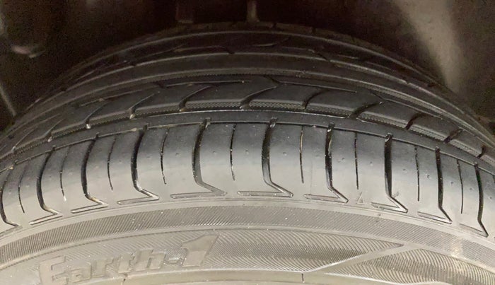 2014 Volkswagen Polo COMFORTLINE 1.2L, Petrol, Manual, 77,024 km, Right Rear Tyre Tread