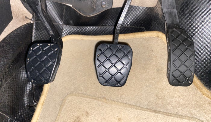 2014 Volkswagen Polo COMFORTLINE 1.2L, Petrol, Manual, 77,024 km, Pedals