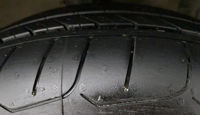2016 Maruti Ertiga ZXI, Petrol, Manual, 17,996 km, Right Front Tyre Tread