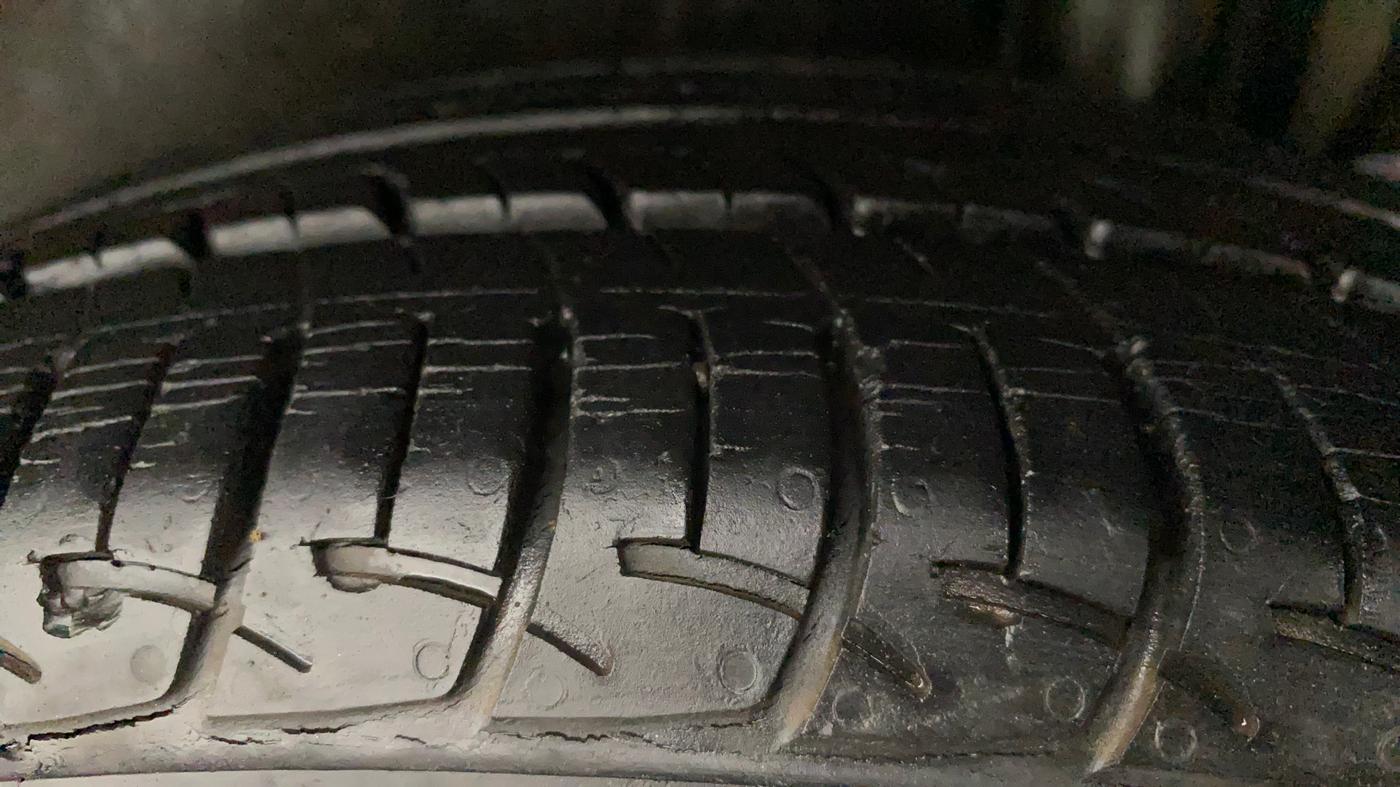 2016 Maruti Ertiga ZXI, Petrol, Manual, 17,996 km, Left Rear Tyre Tread