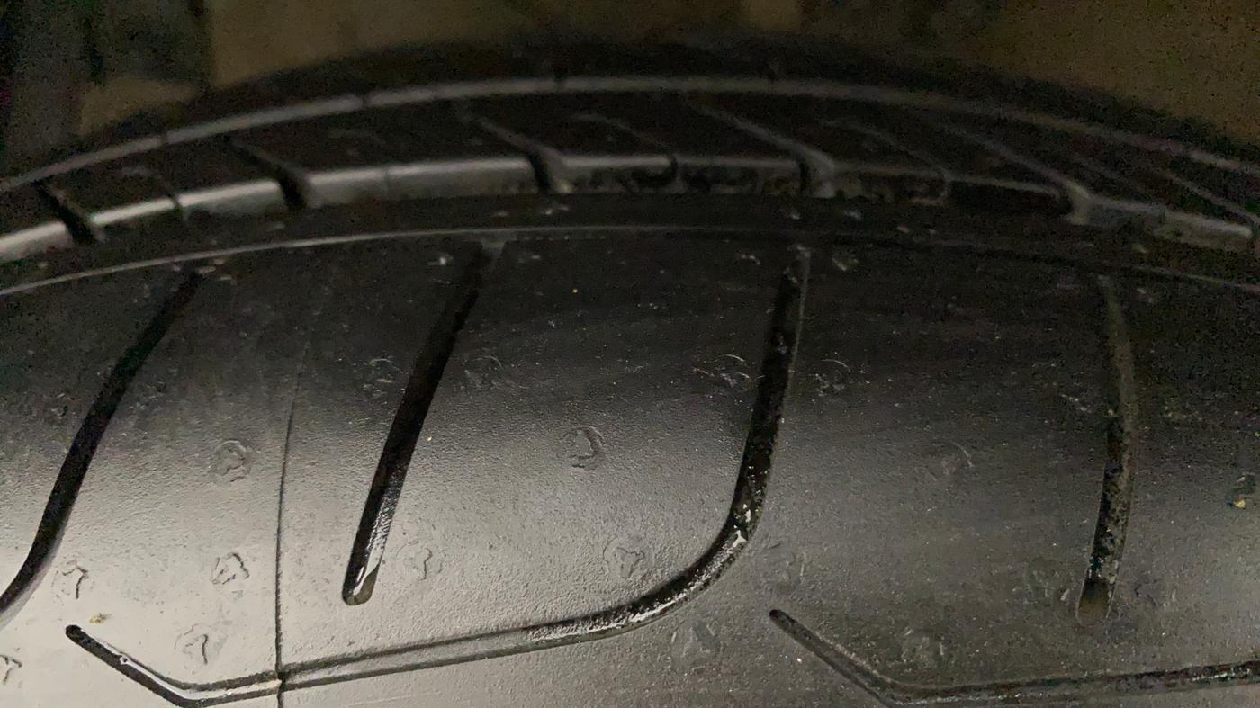 2016 Maruti Ertiga ZXI, Petrol, Manual, 17,996 km, Left Front Tyre Tread