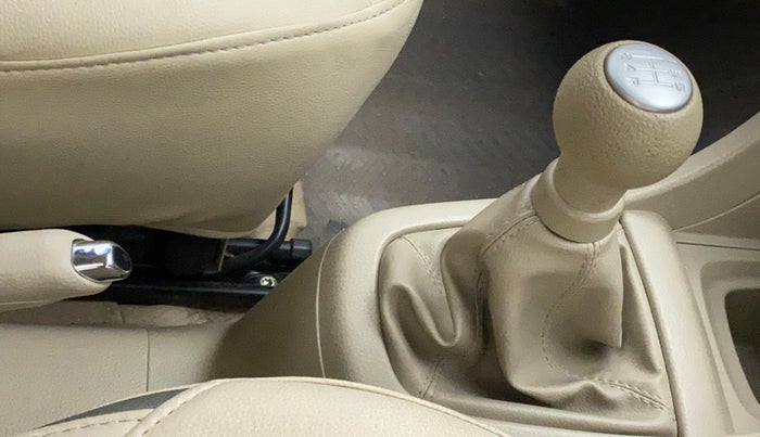 2016 Maruti Ertiga ZXI, Petrol, Manual, 17,996 km, Gear Lever