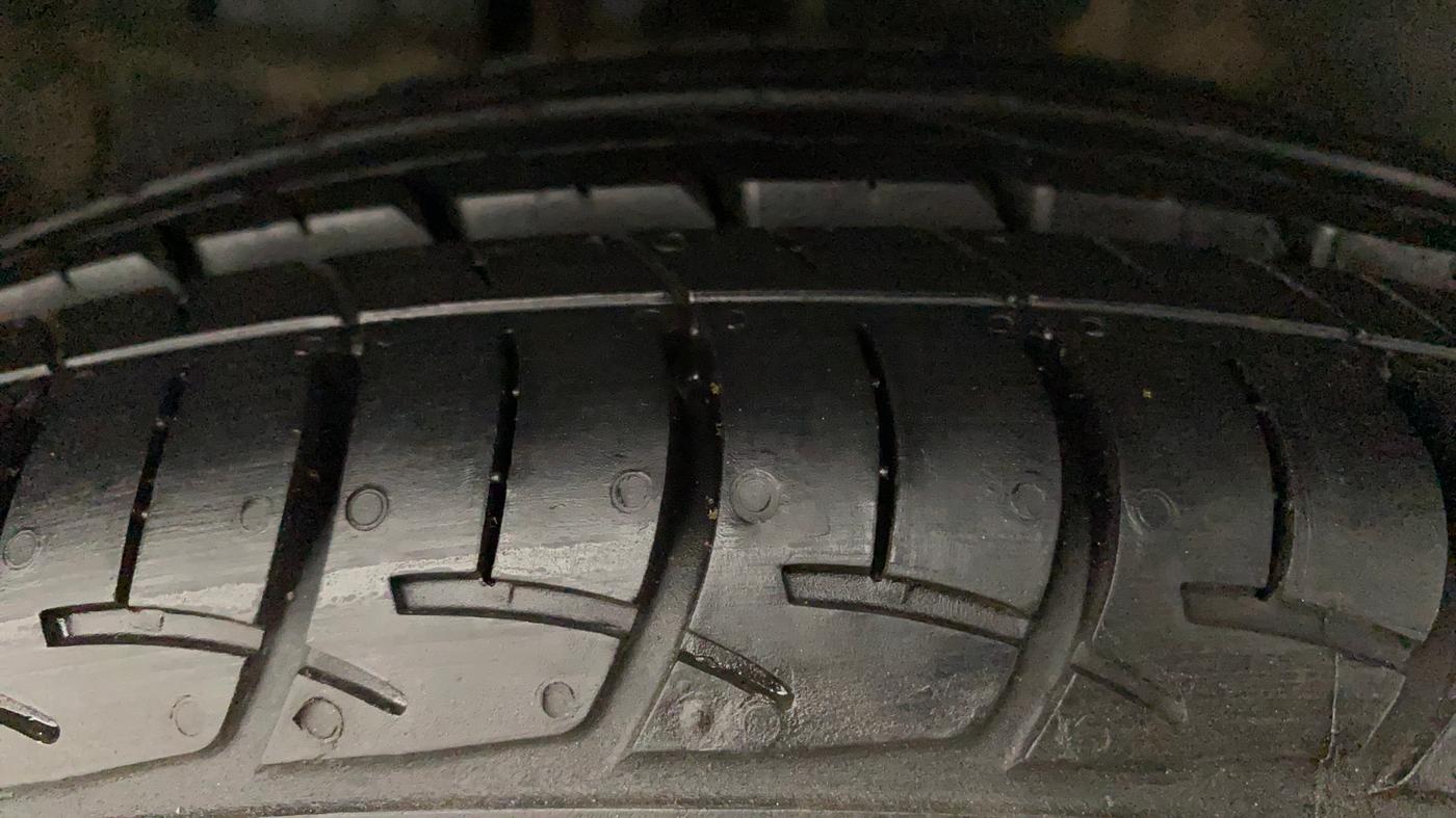 2016 Maruti Ertiga ZXI, Petrol, Manual, 17,996 km, Right Rear Tyre Tread