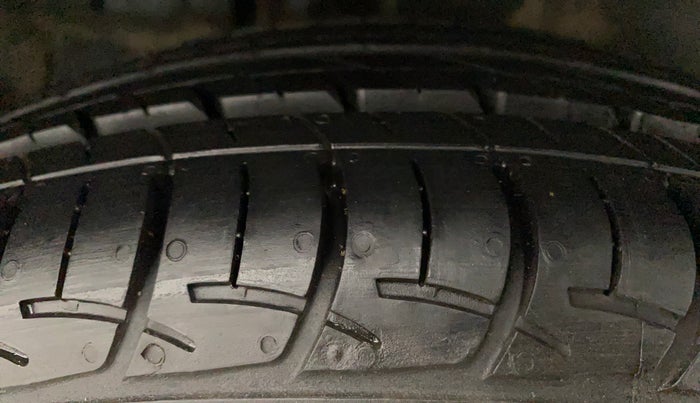 2016 Maruti Ertiga ZXI, Petrol, Manual, 17,996 km, Right Rear Tyre Tread