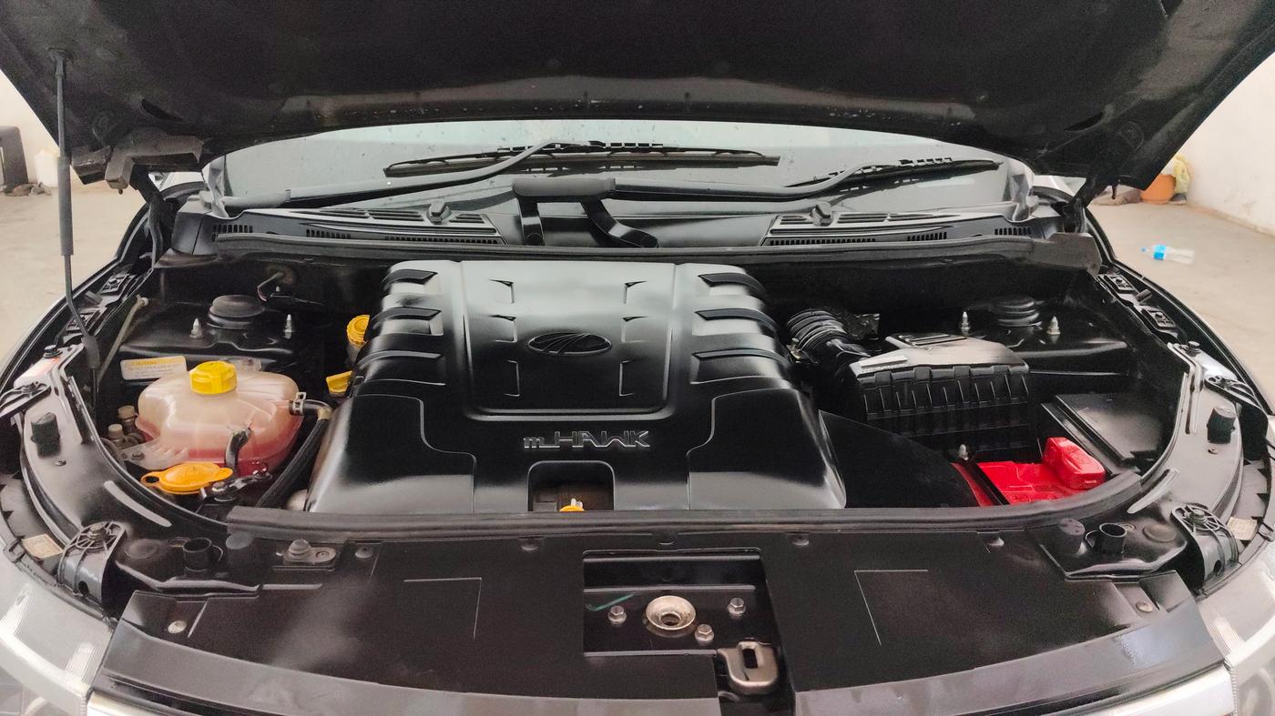 2019 Mahindra XUV500 W5, Diesel, Manual, 60,258 km, Engine View
