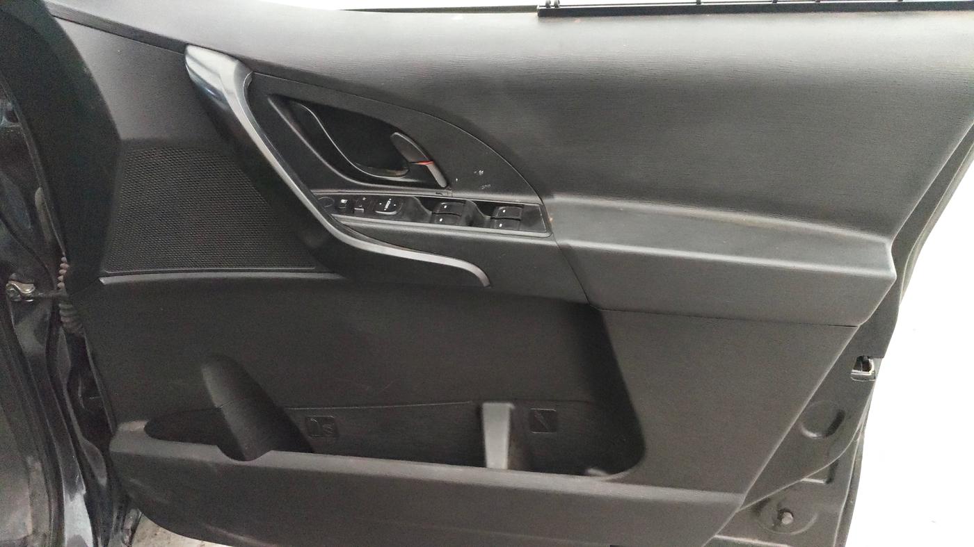 2019 Mahindra XUV500 W5, Diesel, Manual, 60,258 km, Driver Side Door Panels Control