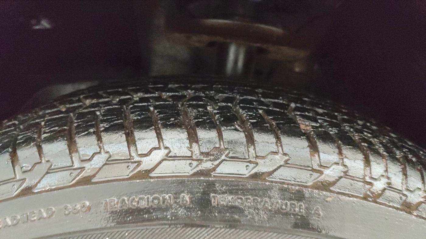2019 Mahindra XUV500 W5, Diesel, Manual, 60,258 km, Left Front Tyre Tread