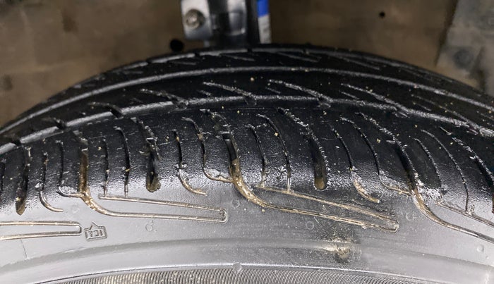 2013 Maruti Swift Dzire VXI, Petrol, Manual, 59,538 km, Right Front Tyre Tread