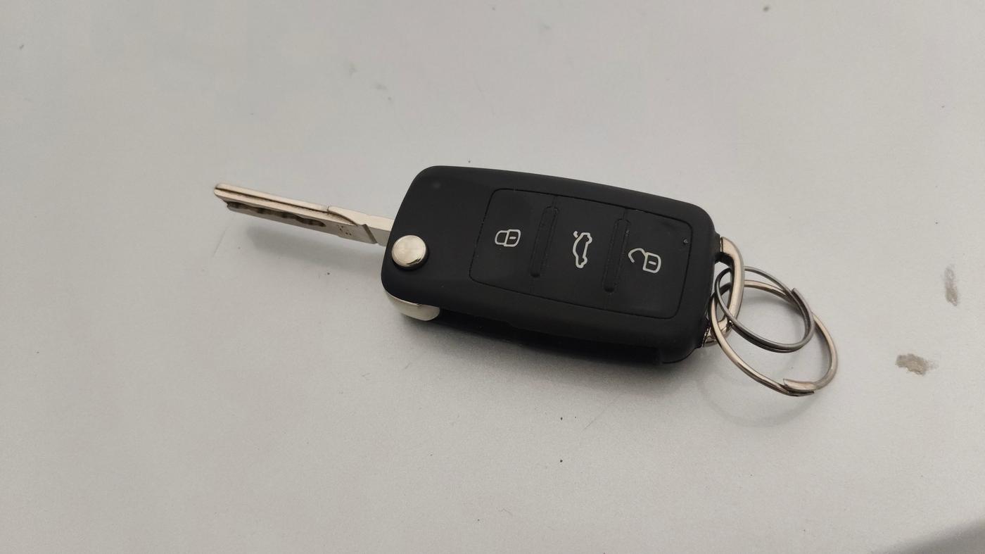 2016 Volkswagen Ameo HIGHLINE1.2L, Petrol, Manual, 57,607 km, Key Close Up