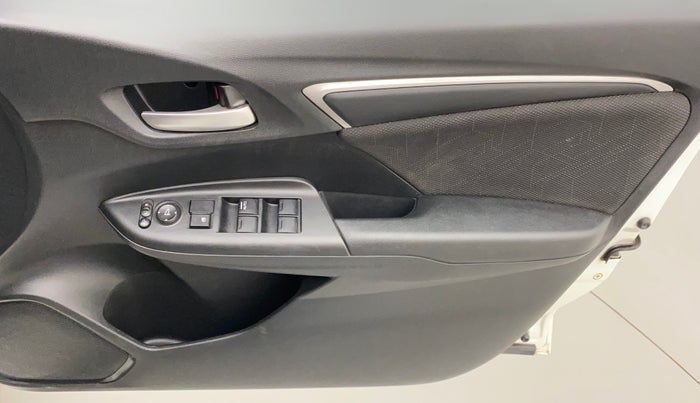 2015 Honda Jazz 1.5L I-DTEC VX, Diesel, Manual, 1,03,857 km, Driver Side Door Panels Control