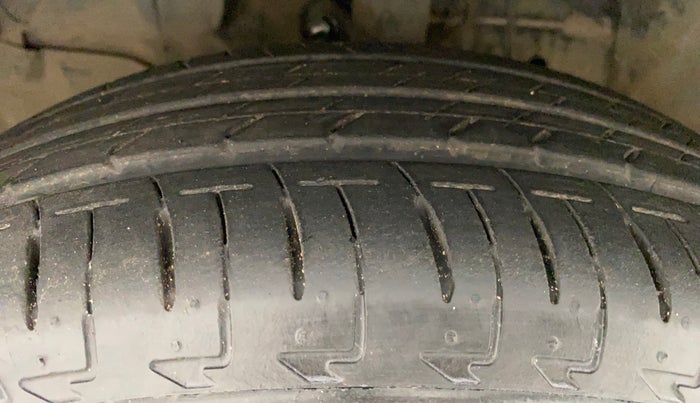 2015 Honda Jazz 1.5L I-DTEC VX, Diesel, Manual, 1,03,857 km, Left Front Tyre Tread