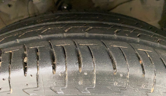 2015 Honda Jazz 1.5L I-DTEC VX, Diesel, Manual, 1,03,857 km, Right Front Tyre Tread