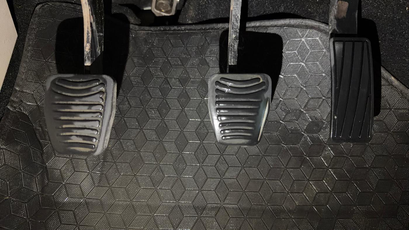 2019 Mahindra XUV300 W8 (O) 1.2 PETROL, Petrol, Manual, 64,948 km, Pedals