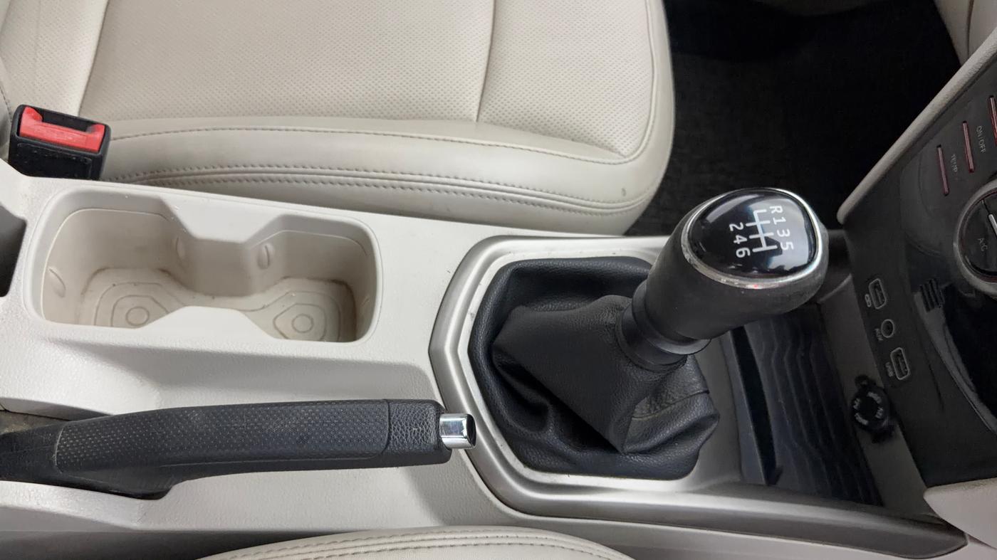2019 Mahindra XUV300 W8 (O) 1.2 PETROL, Petrol, Manual, 64,948 km, Gear Lever