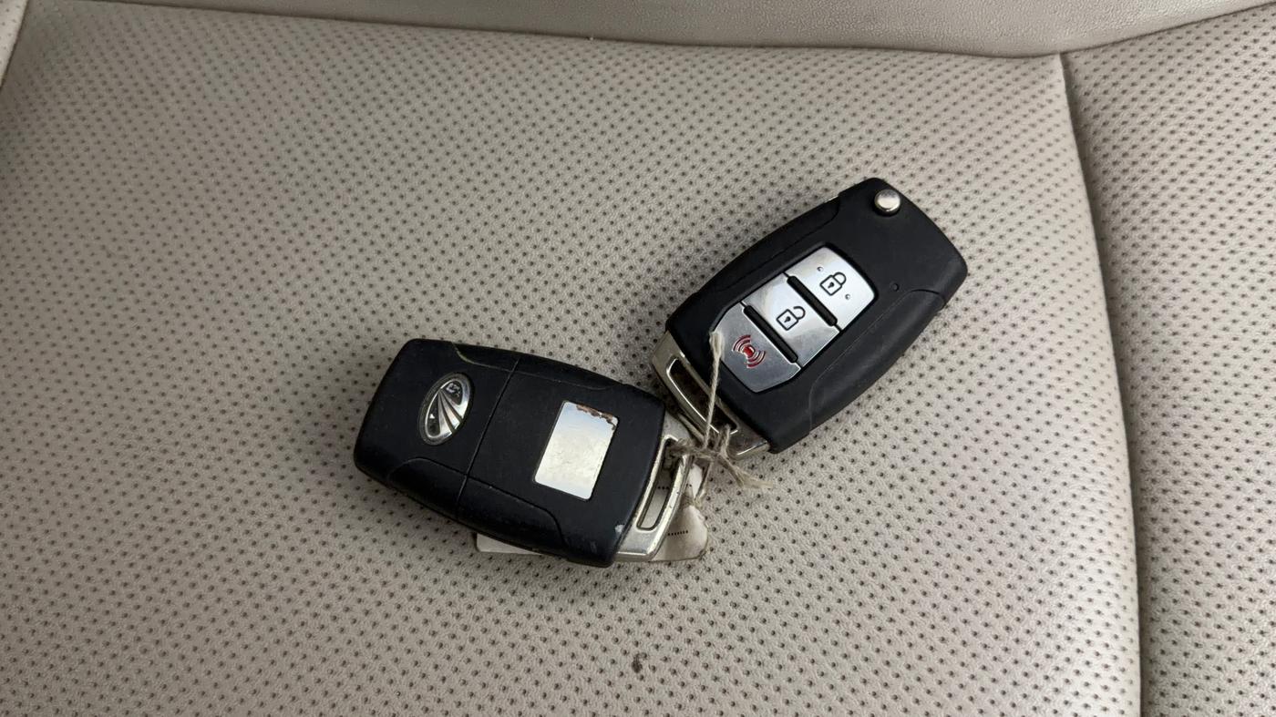 2019 Mahindra XUV300 W8 (O) 1.2 PETROL, Petrol, Manual, 64,948 km, Key Close Up