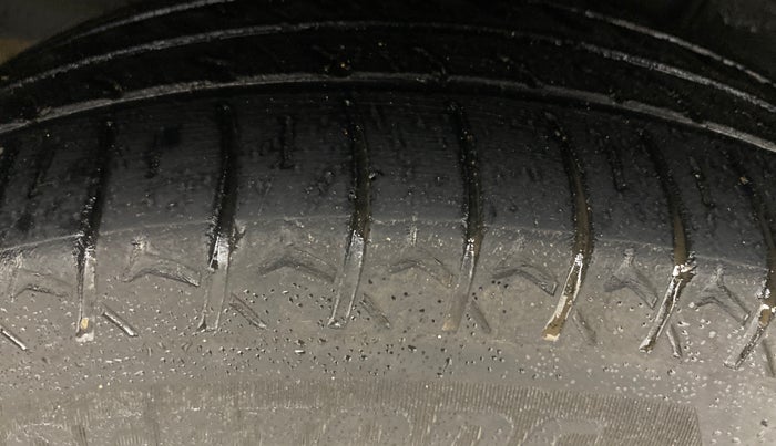 2021 Hyundai GRAND I10 NIOS SPORTZ U2 AMT 1.2 CRDI, Diesel, Automatic, 1,00,467 km, Right Rear Tyre Tread