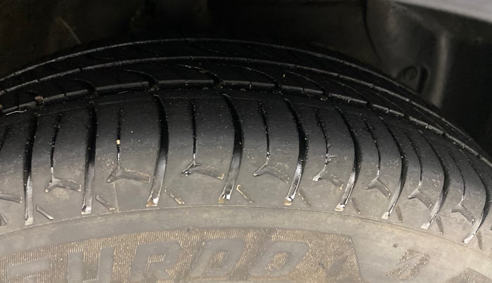 2021 Hyundai GRAND I10 NIOS SPORTZ U2 AMT 1.2 CRDI, Diesel, Automatic, 1,00,467 km, Right Front Tyre Tread