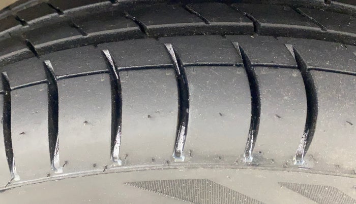 2014 Maruti Wagon R 1.0 VXI, Petrol, Manual, 38,515 km, Right Front Tyre Tread