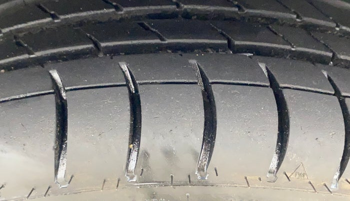 2014 Maruti Wagon R 1.0 VXI, Petrol, Manual, 38,515 km, Left Front Tyre Tread