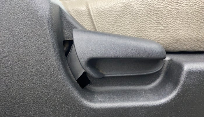 2014 Maruti Wagon R 1.0 VXI, Petrol, Manual, 38,515 km, Driver Side Adjustment Panel