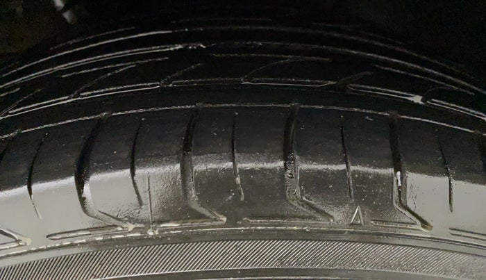 2016 Hyundai Creta SX PLUS 1.6 PETROL, CNG, Manual, 1,01,366 km, Left Rear Tyre Tread