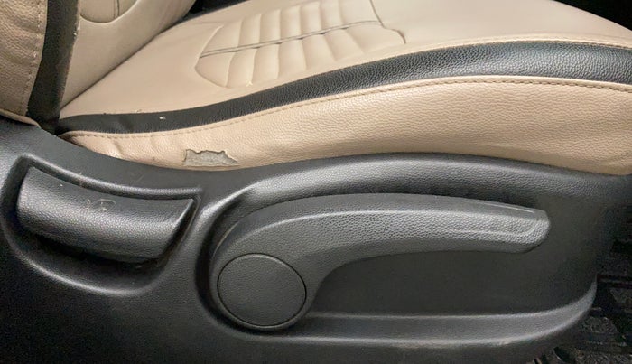 2016 Hyundai Creta SX PLUS 1.6 PETROL, CNG, Manual, 1,01,366 km, Driver Side Adjustment Panel