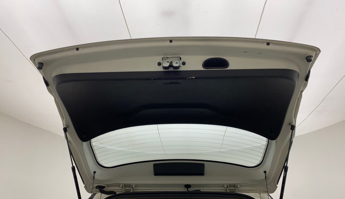 2016 Hyundai Creta SX PLUS 1.6 PETROL, CNG, Manual, 1,01,366 km, Boot Door Open