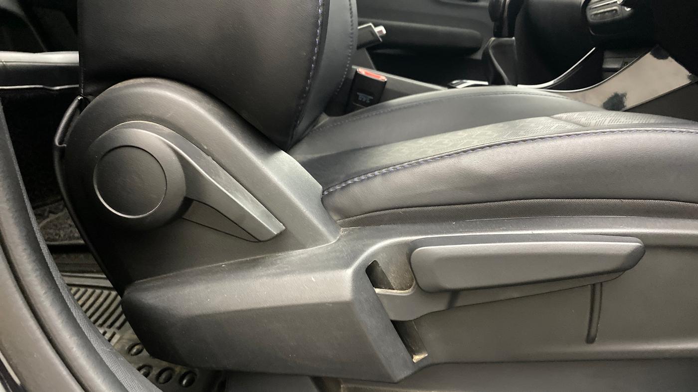 2024 Tata ALTROZ XZ Plus (S) Dark Edition, Petrol, Manual, 38,704 km, Driver Side Adjustment Panel