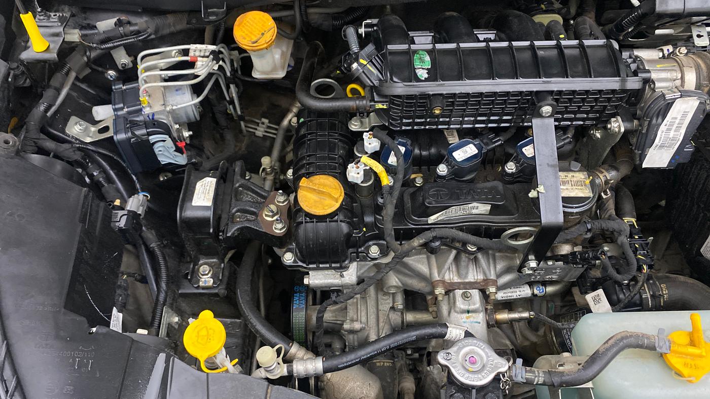 2024 Tata ALTROZ XZ Plus (S) Dark Edition, Petrol, Manual, 38,704 km, Engine View - Right