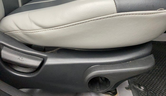 2015 Hyundai Xcent S (O) 1.2, Petrol, Manual, 83,824 km, Driver Side Adjustment Panel