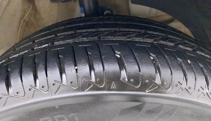 2021 Maruti Swift VXI, Petrol, Manual, 29,406 km, Right Front Tyre Tread