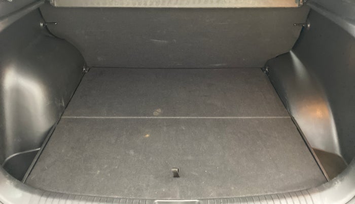 2016 Hyundai Creta 1.6 SX PLUS VTVT, Petrol, Manual, 72,879 km, Boot Inside