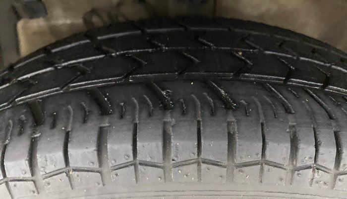 2021 Maruti Swift Dzire TOUR S CNG, CNG, Manual, 49,358 km, Left Front Tyre Tread