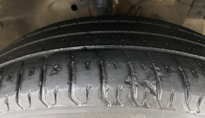 2021 Maruti Swift Dzire TOUR S CNG, CNG, Manual, 49,358 km, Right Front Tyre Tread