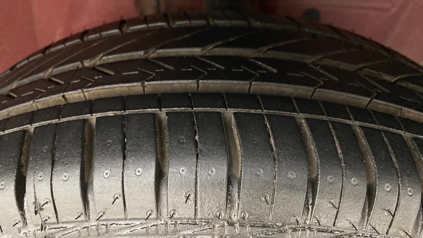 2011 Toyota Etios Liva G, Petrol, Manual, 33,651 km, Right Front Tyre Tread
