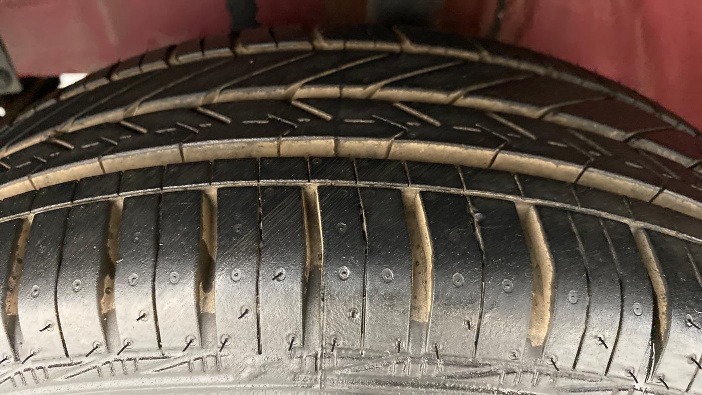 2011 Toyota Etios Liva G, Petrol, Manual, 33,651 km, Left Front Tyre Tread