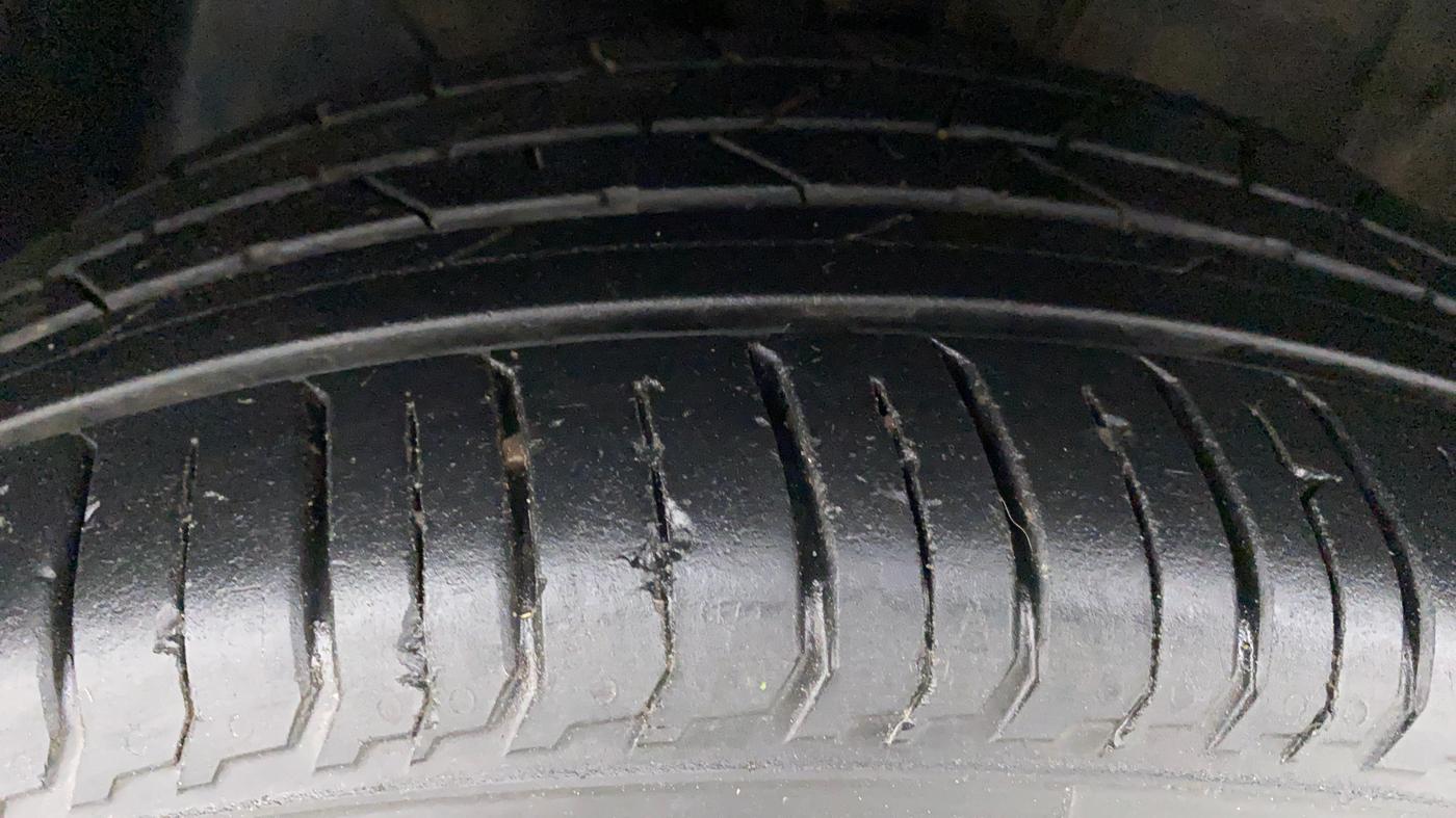 2021 Hyundai NEW I20 ASTA (O) 1.2 MT, Petrol, Manual, 13,811 km, Left Front Tyre Tread