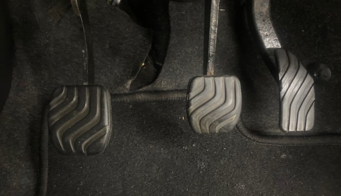 2022 Renault TRIBER RXT, Petrol, Manual, 40,073 km, Pedals