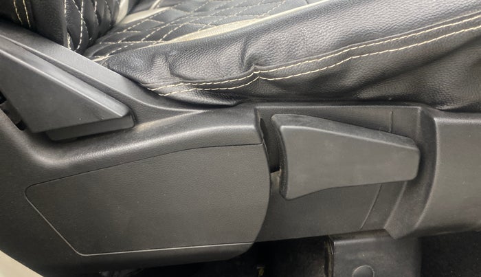 2022 Renault TRIBER RXT, Petrol, Manual, 40,073 km, Driver Side Adjustment Panel