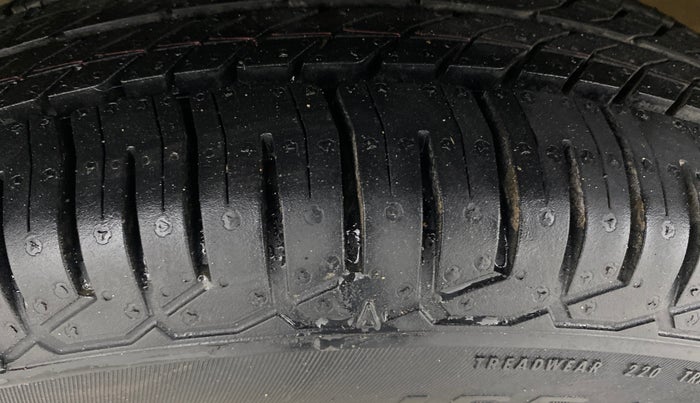 2022 Renault TRIBER RXT, Petrol, Manual, 40,073 km, Left Front Tyre Tread