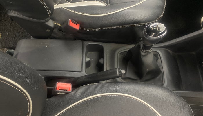 2022 Renault TRIBER RXT, Petrol, Manual, 40,073 km, Gear Lever