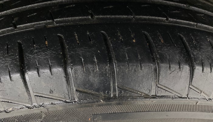 2022 Renault TRIBER RXT, Petrol, Manual, 40,073 km, Left Rear Tyre Tread